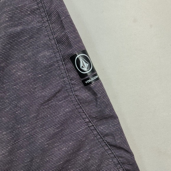 Volcom Board Shorts Mens 30 Gray Striped Pocket Drawstring Outdoor Summer - Picture 4 of 9